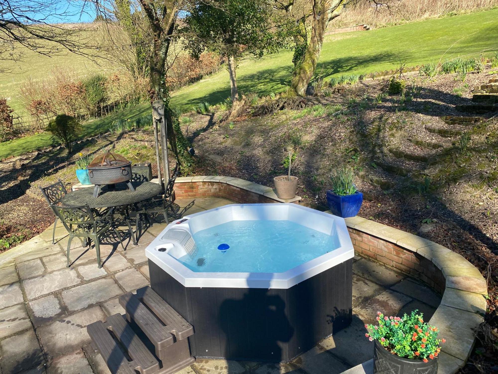 Appartement The Den, A Secluded Annex With Hot-Tub & Heating à Long Bredy Extérieur photo